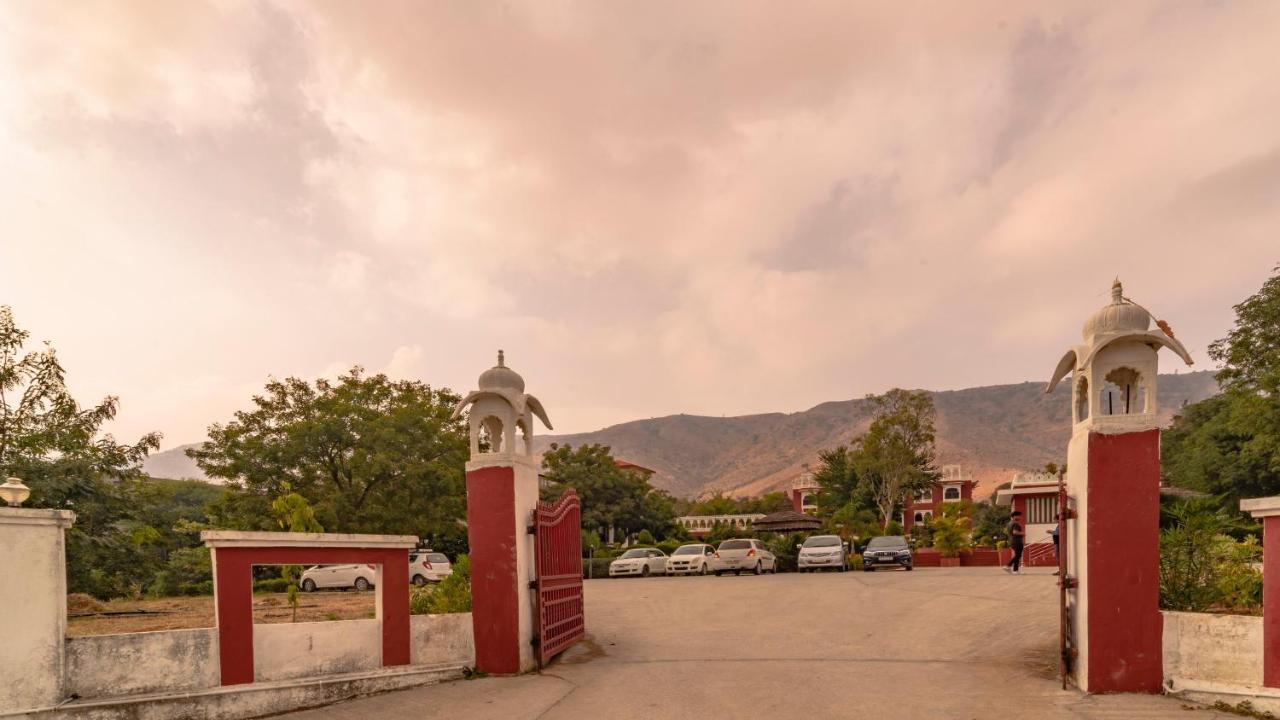 Resort The Lal Bagh 3*