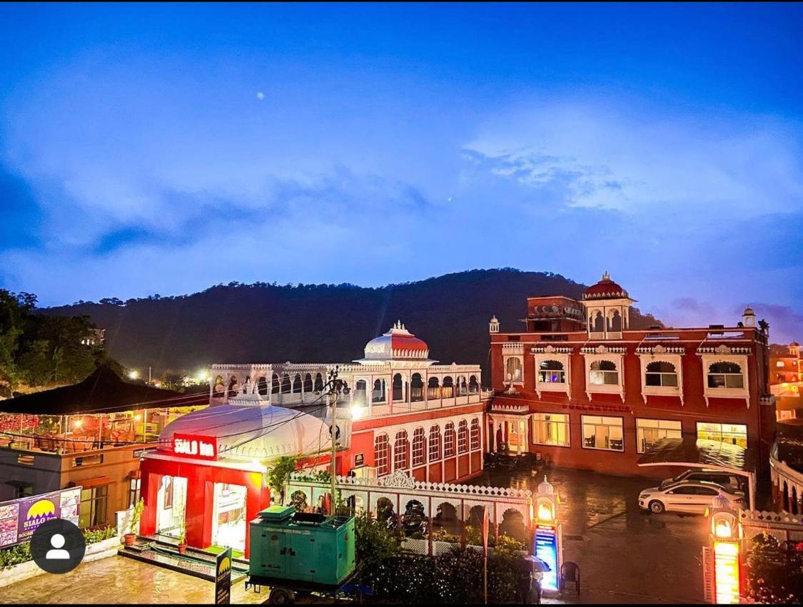 Dollar Hotel