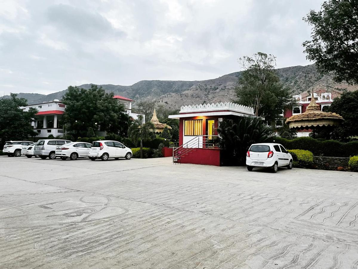 Resort The Lal Bagh