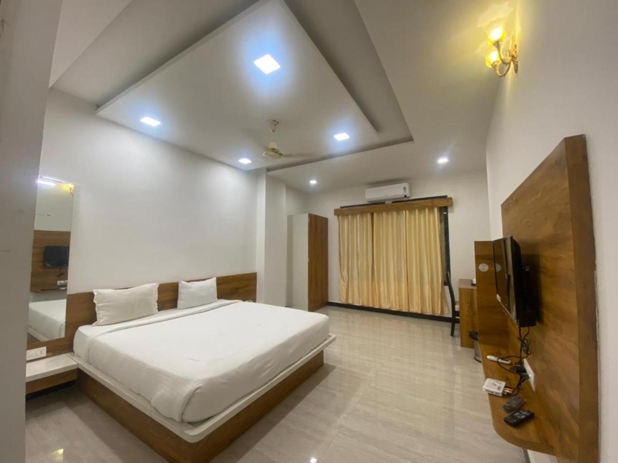 Dollar Hotel 3*