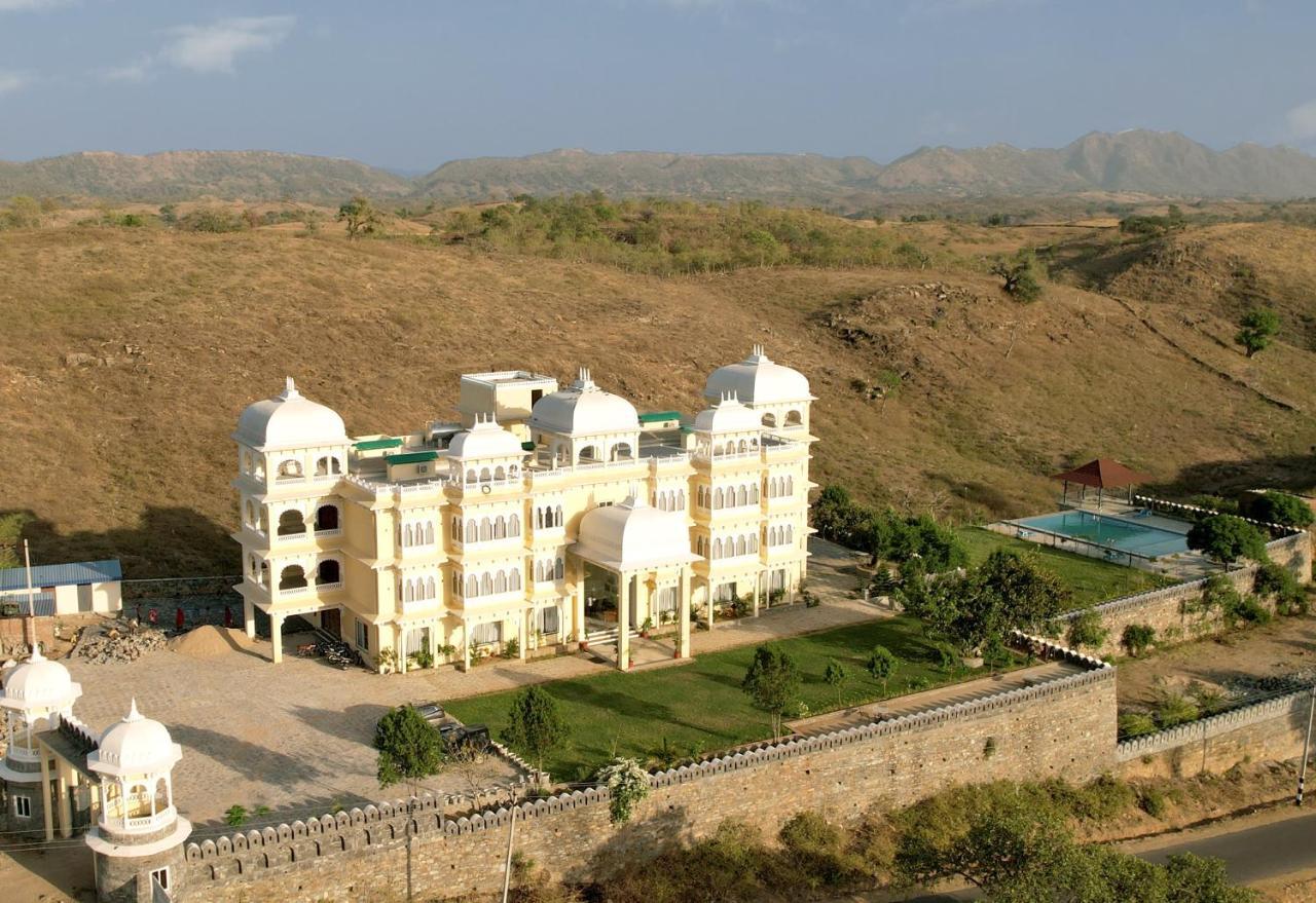 Hotel Destinn The Neergarh Palace & *