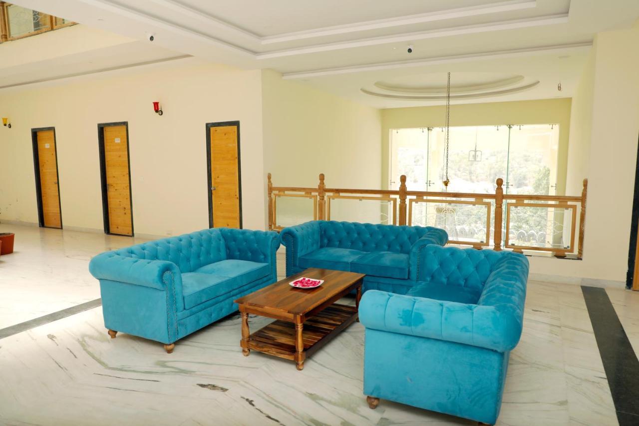 Hotel Destinn The Neergarh Palace & *