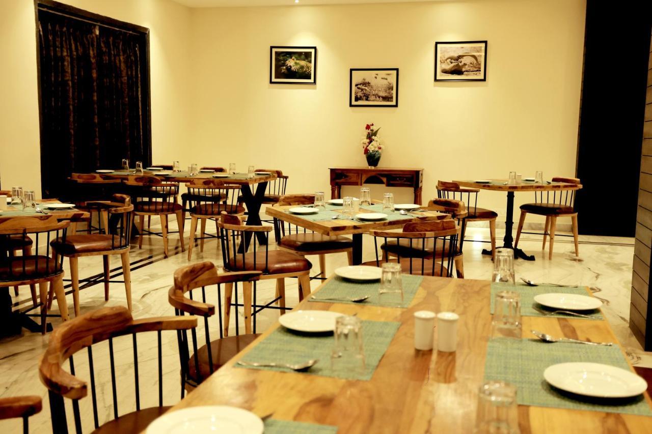 Destinn The Neergarh Palace & *
