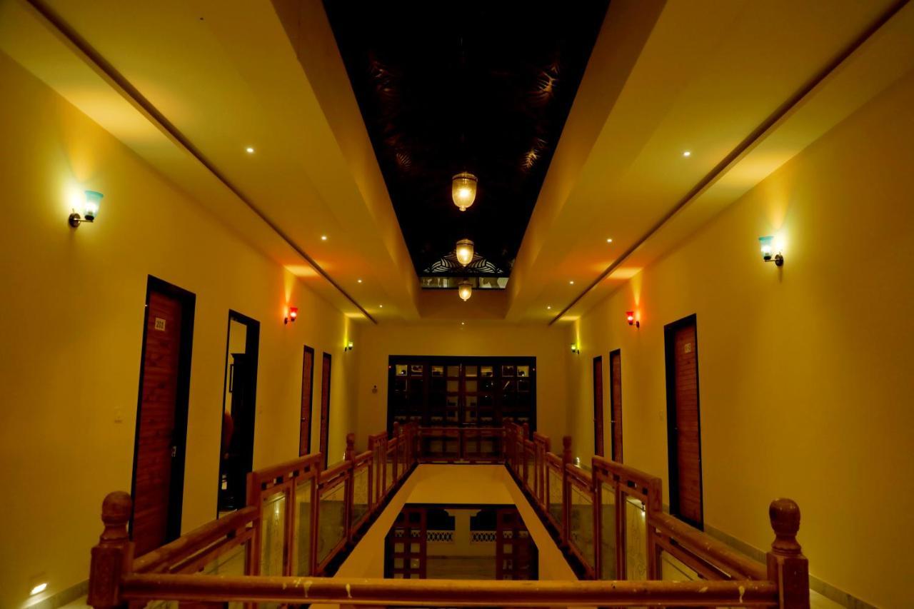 Destinn The Neergarh Palace & *