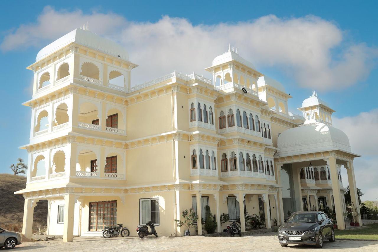 Destinn The Neergarh Palace & *
