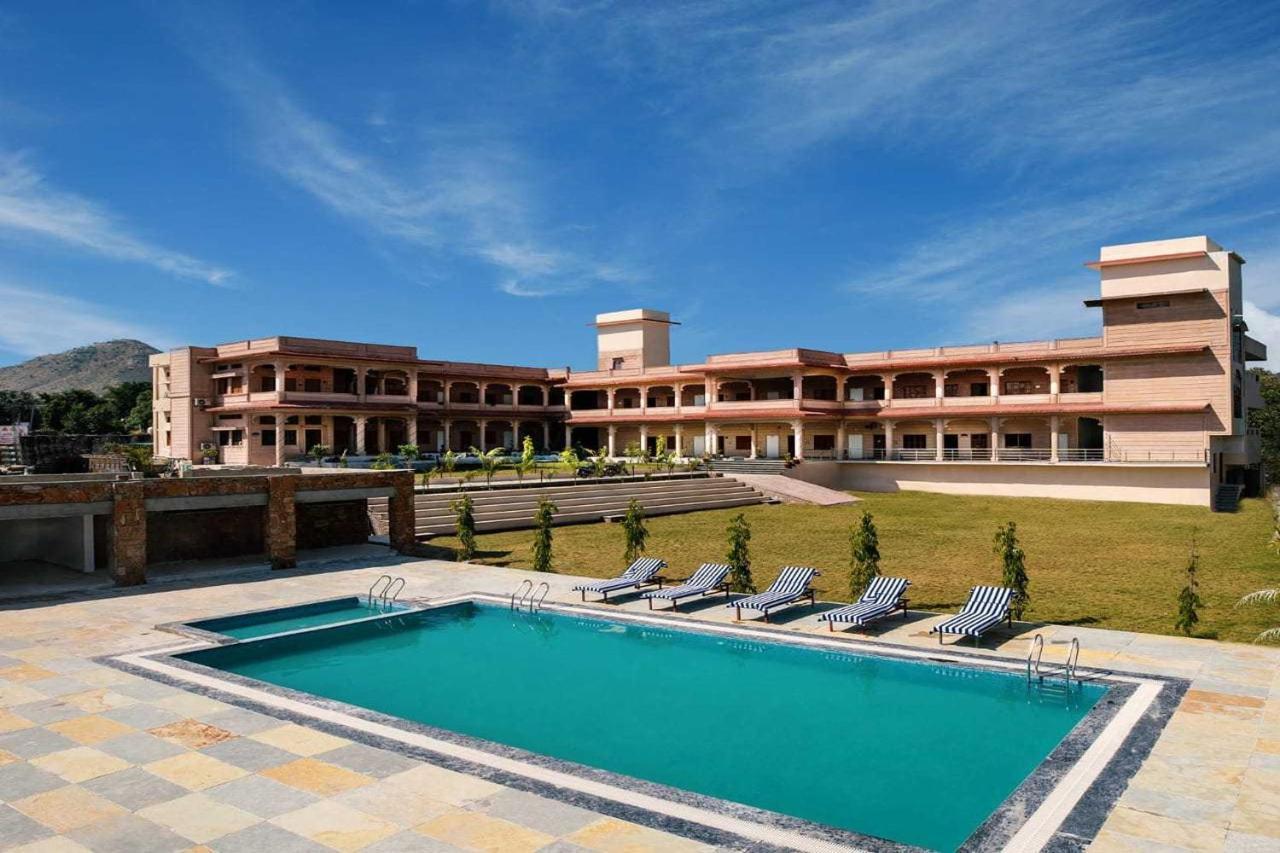 Resort Jai Niwas Palace 3*