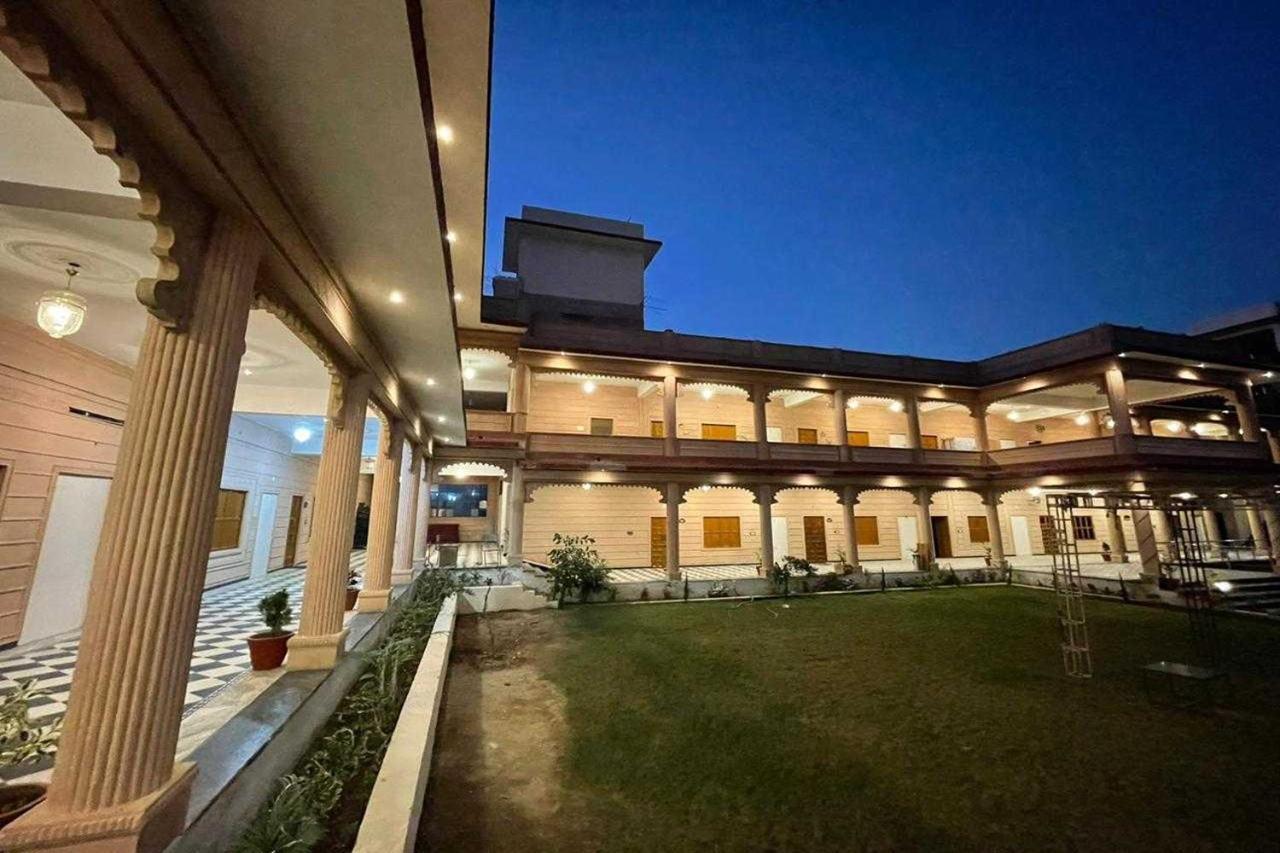 Resort Jai Niwas Palace