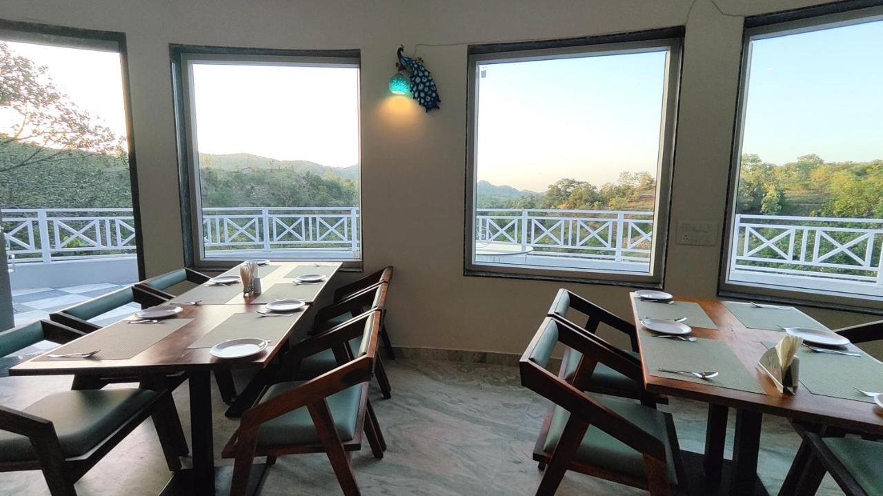 The Sky Imperial Pavoreal Jungle * Kumbhalgarh