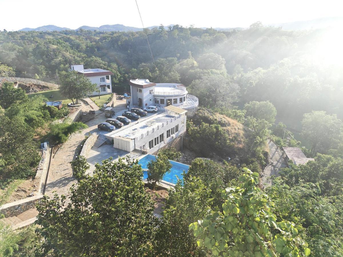 The Sky Imperial Pavoreal Jungle * Kumbhalgarh