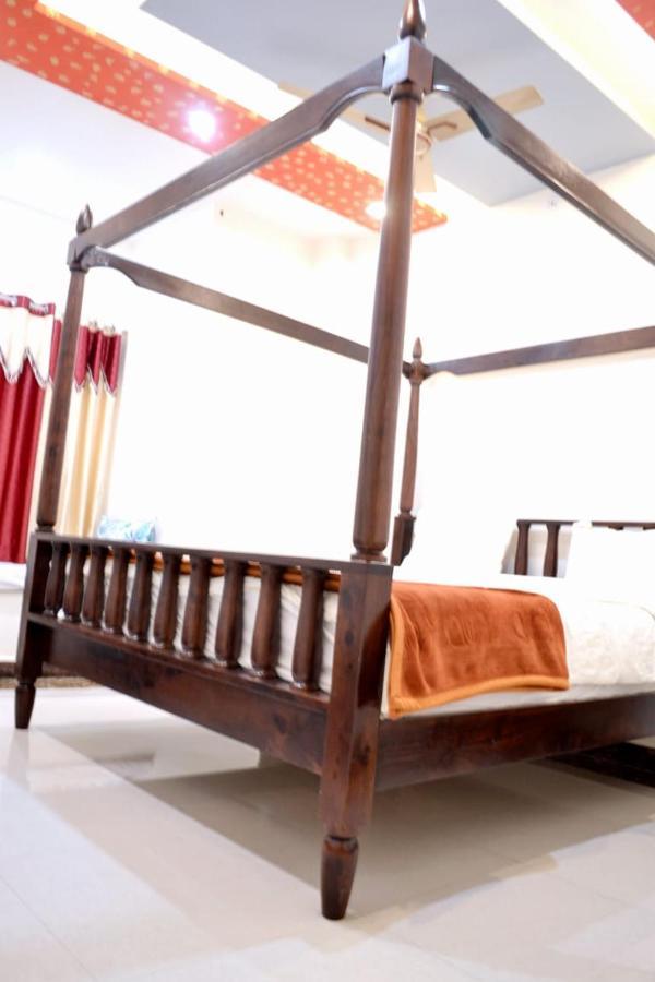 Rudraksha & Restaurant Hotel