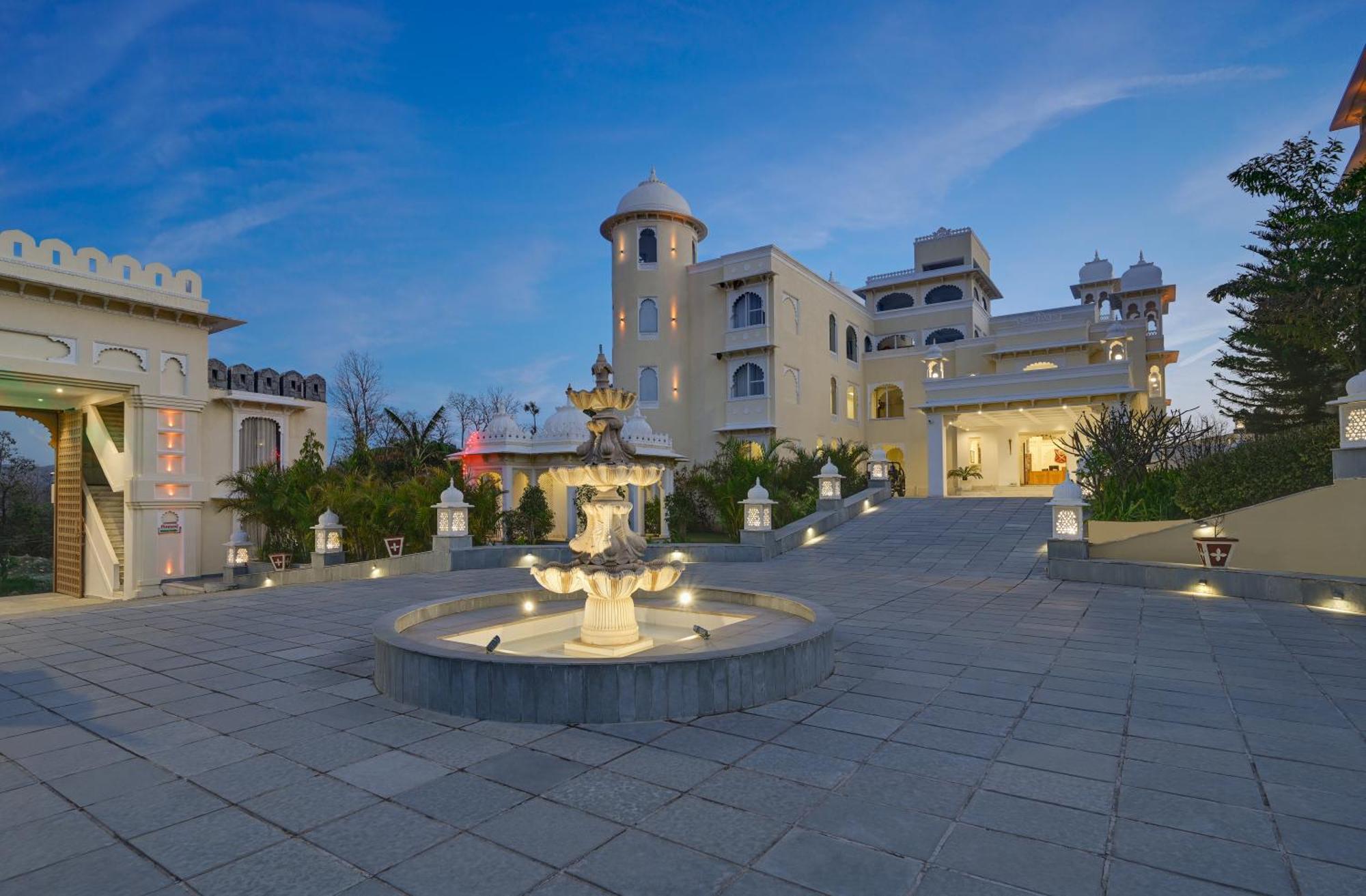Hotel The Everest Hill