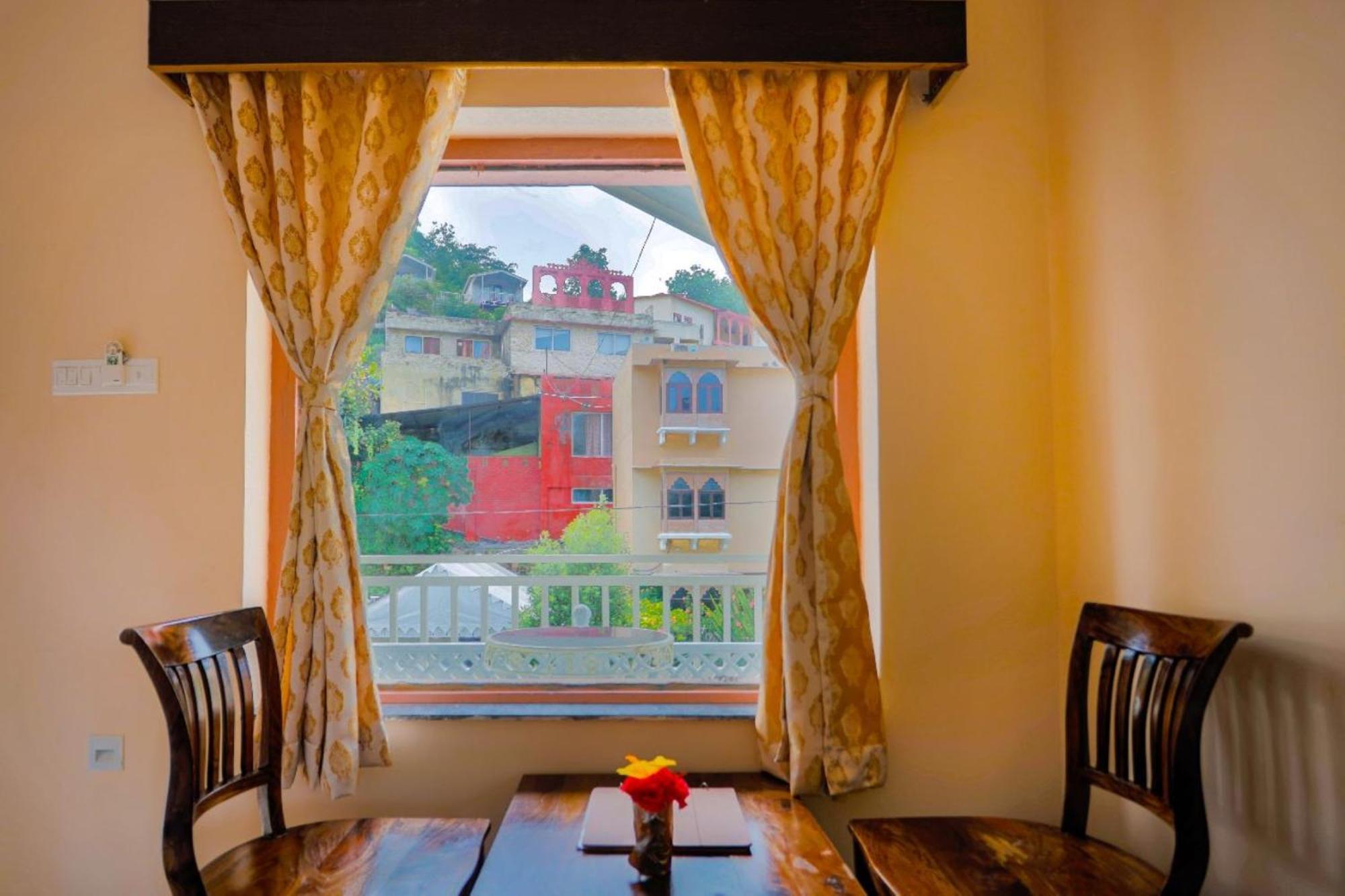 Homestay Kumbhal Palace And *