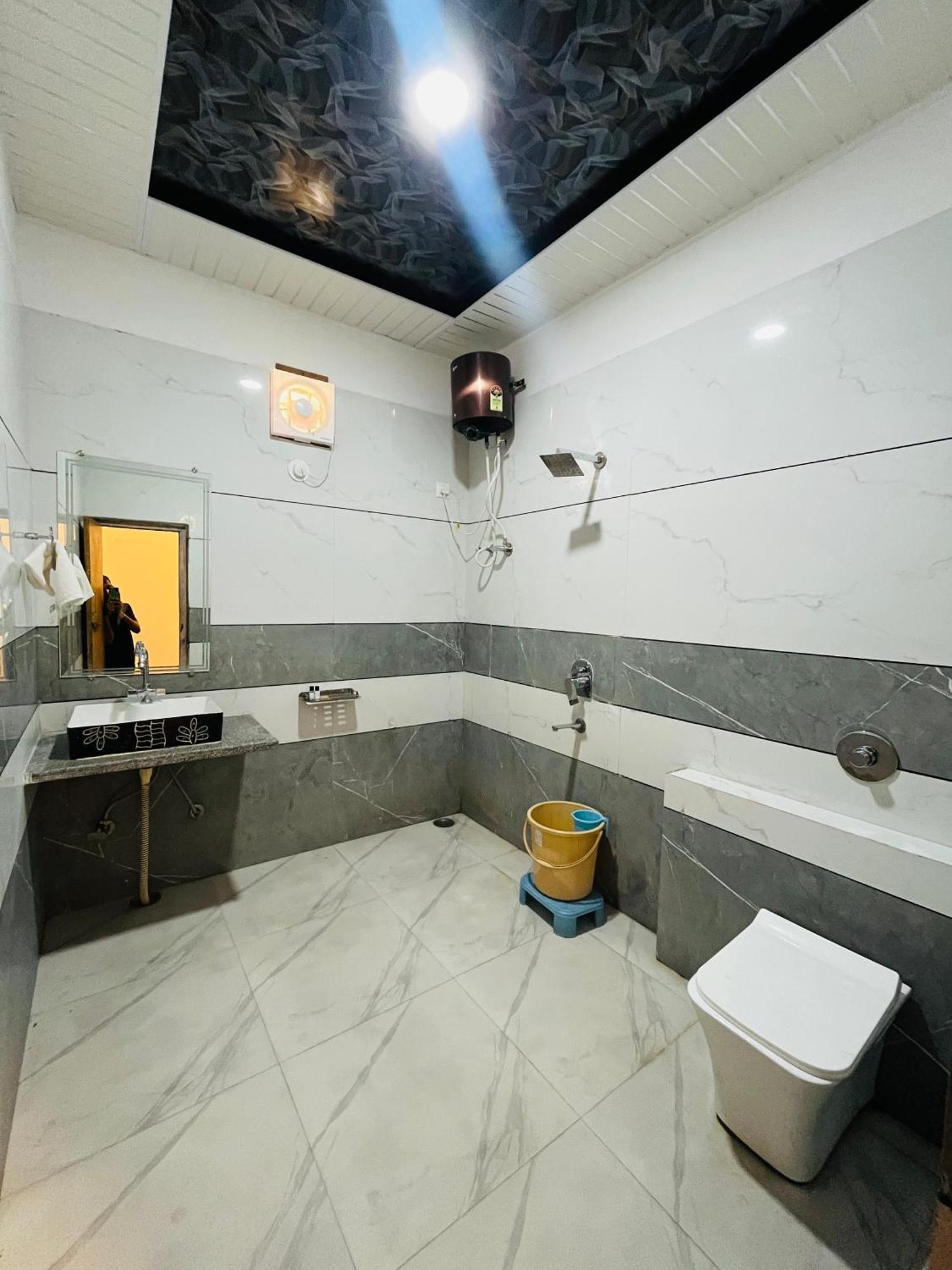 Homestay Kumbhal Palace And *