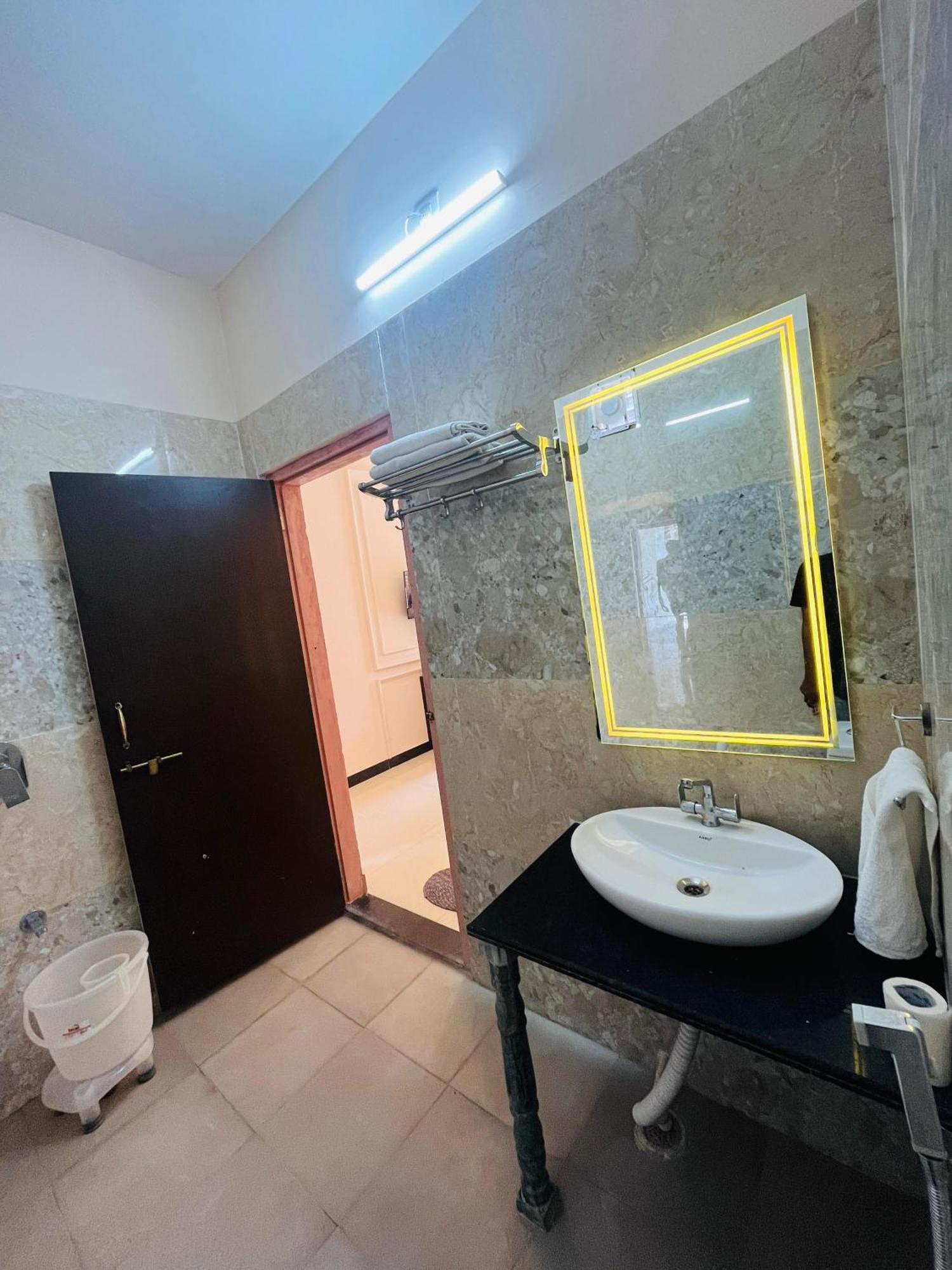 Kumbhal Palace And Homestay