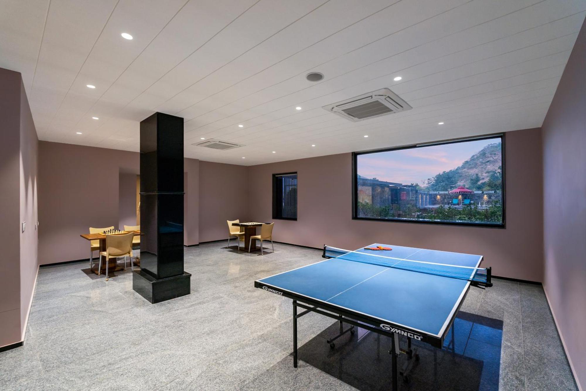 Stone Wood Premier Hotel 3*