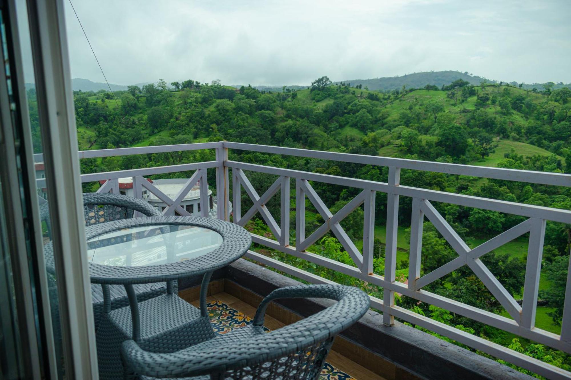 The Sky Imperial Pavoreal Jungle Resort