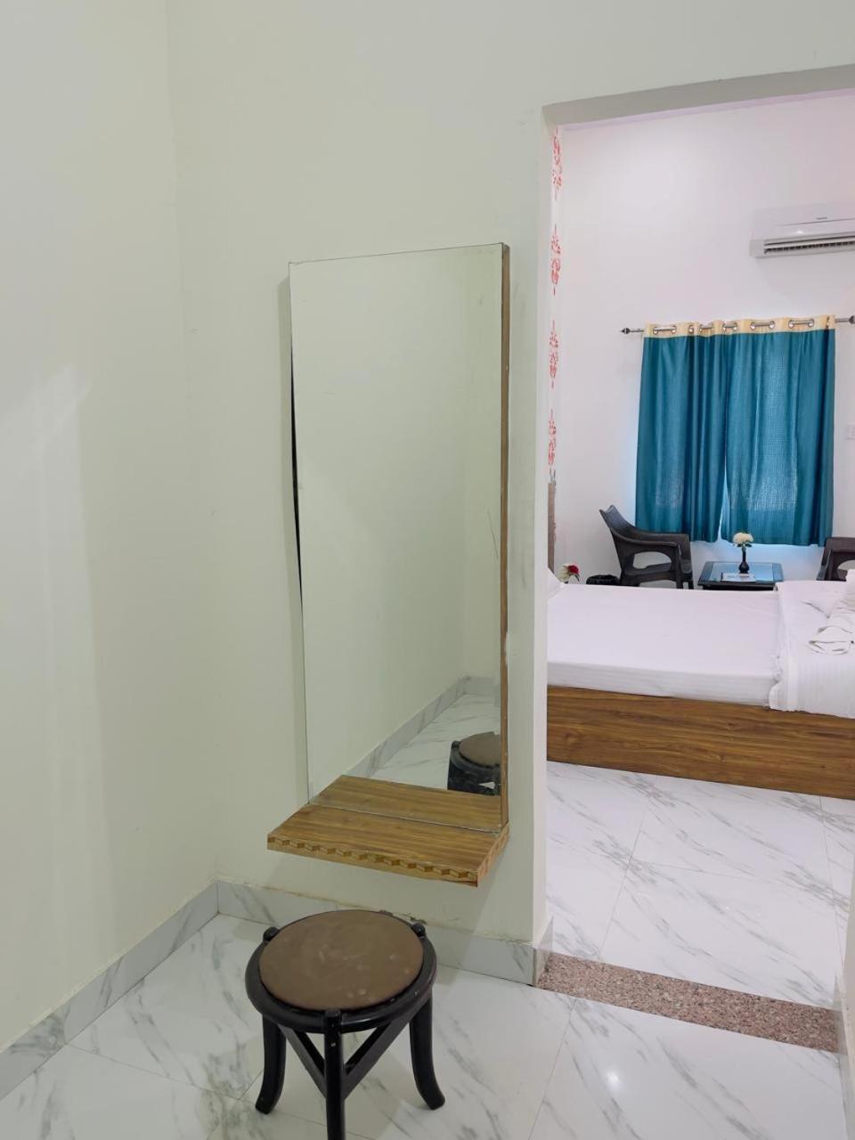 Hotel Rajwadi Palace