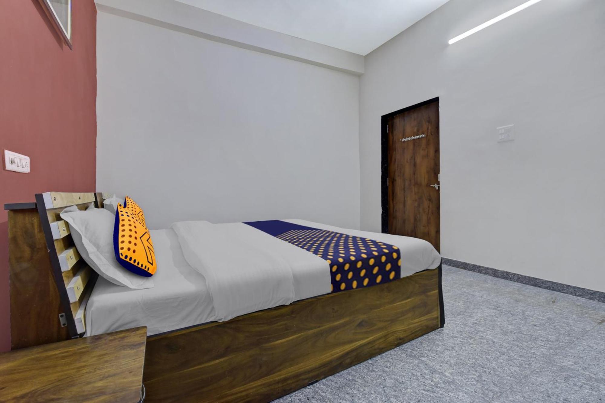 Spot On Shree Murti Nandan Hotel