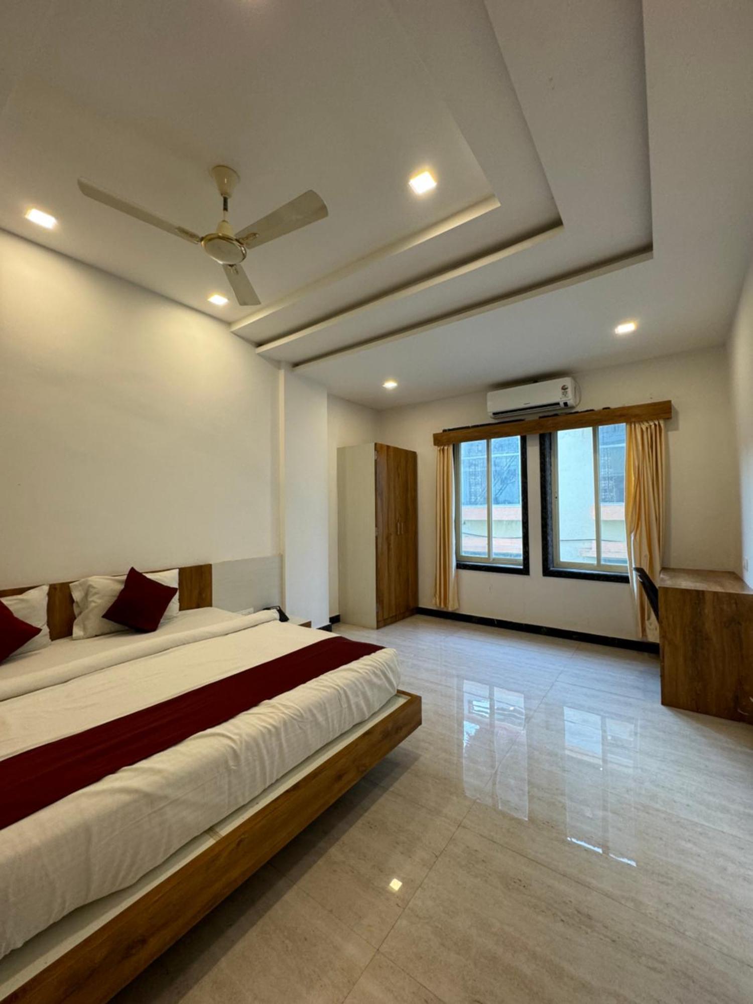 Dollar Hotel