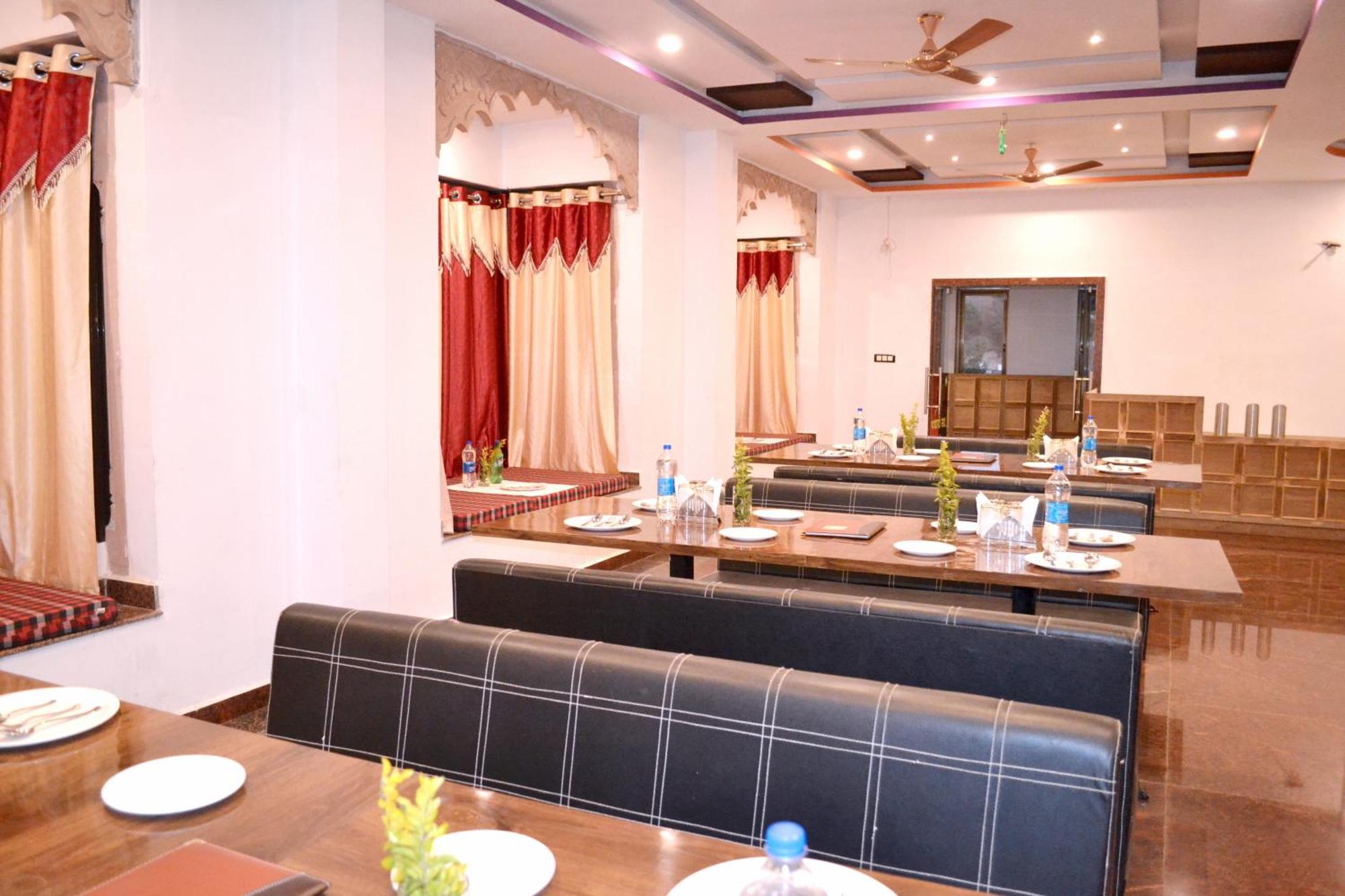 Hotel Rudraksh 3*
