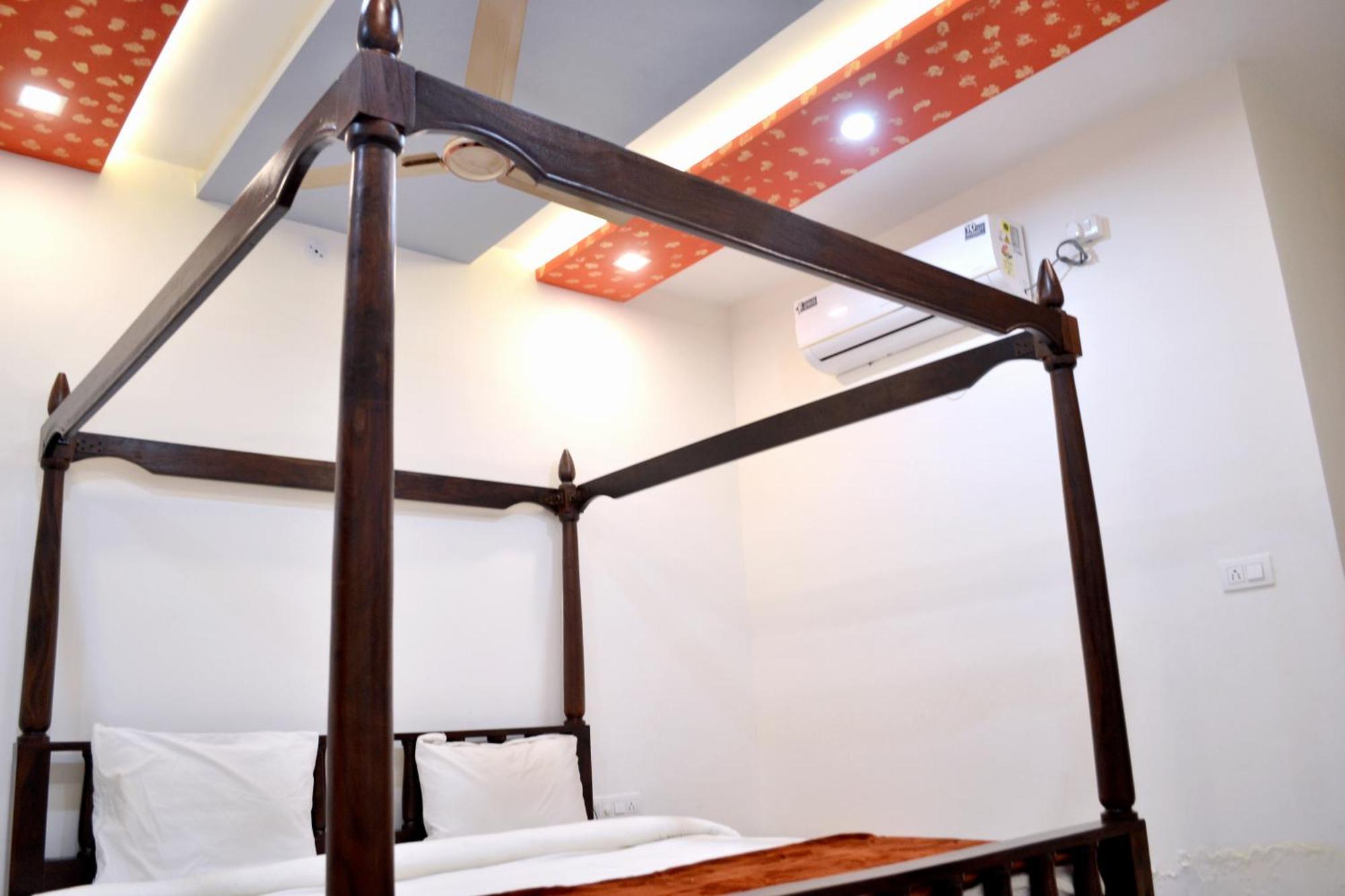 Hotel Rudraksh 3*