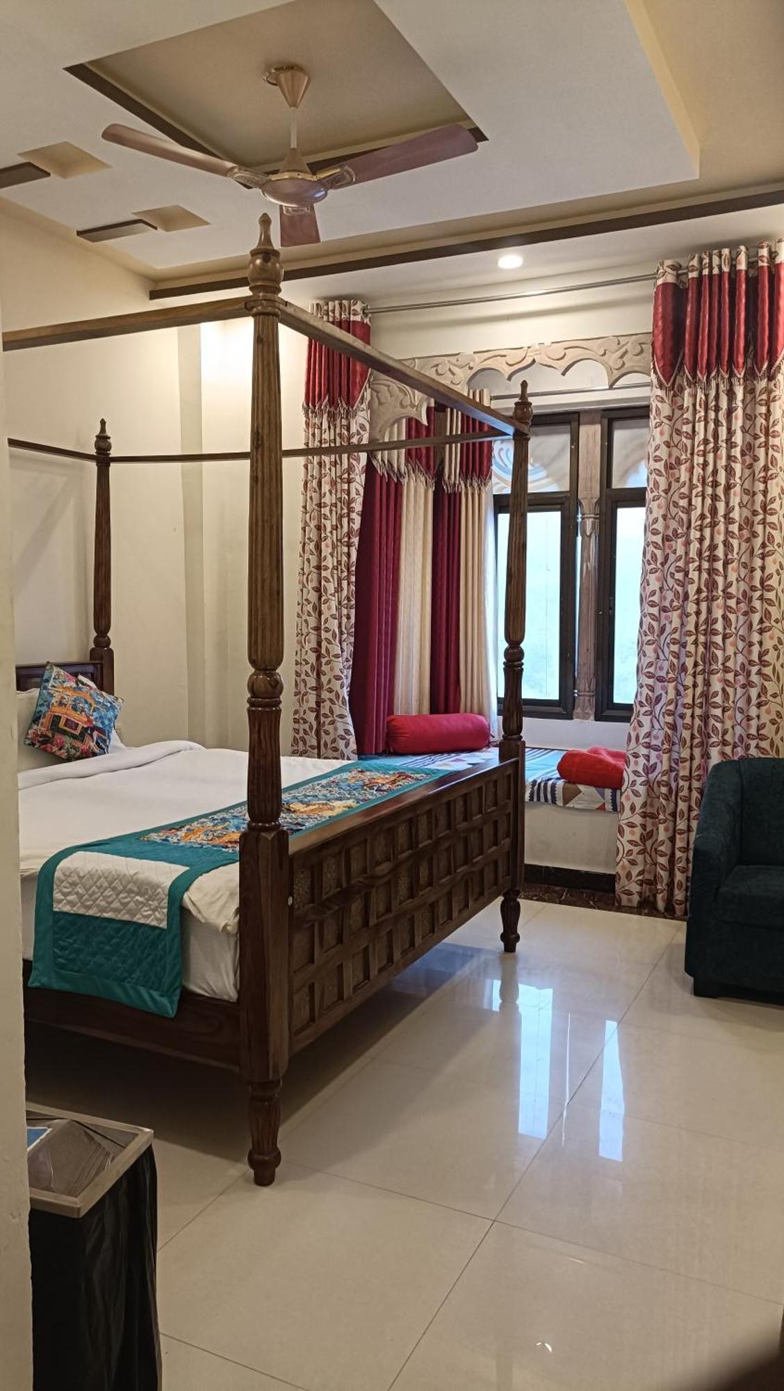 Hotel Rudraksh 3*