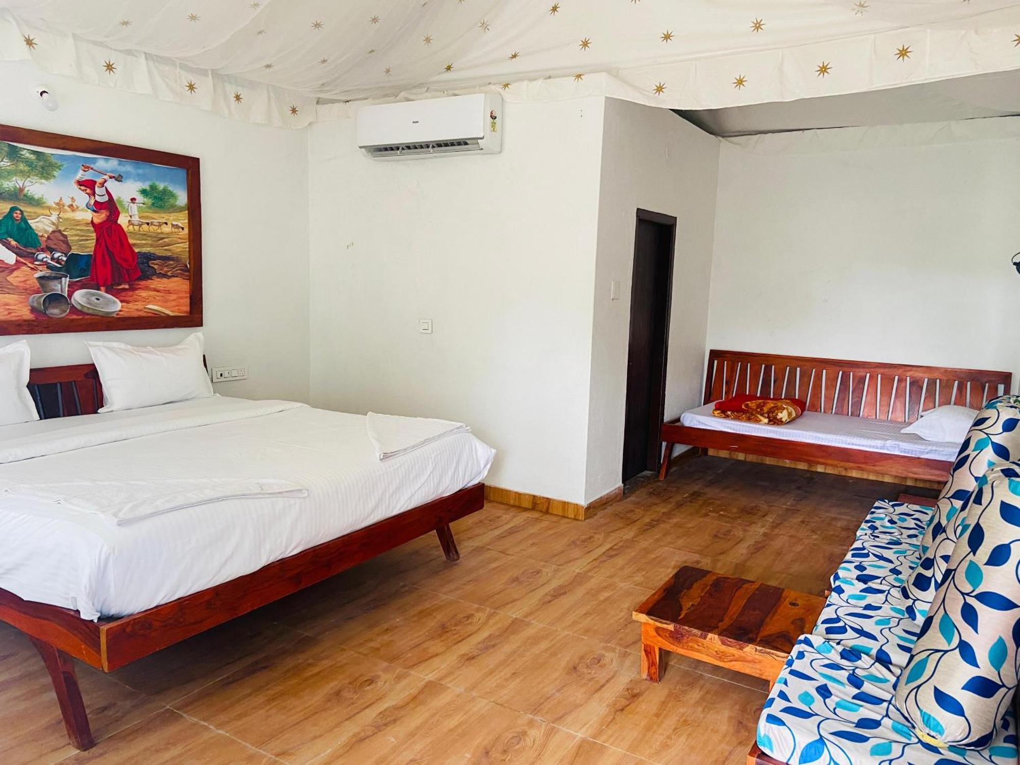Lb The Raasleela Hotel 3*