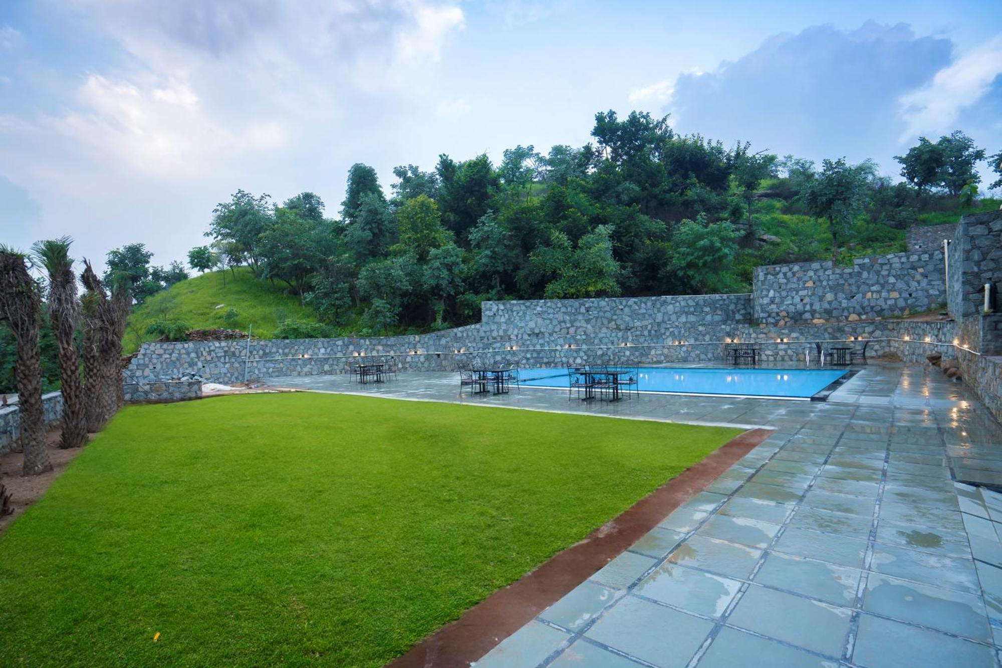 Resort Jal Dhara *