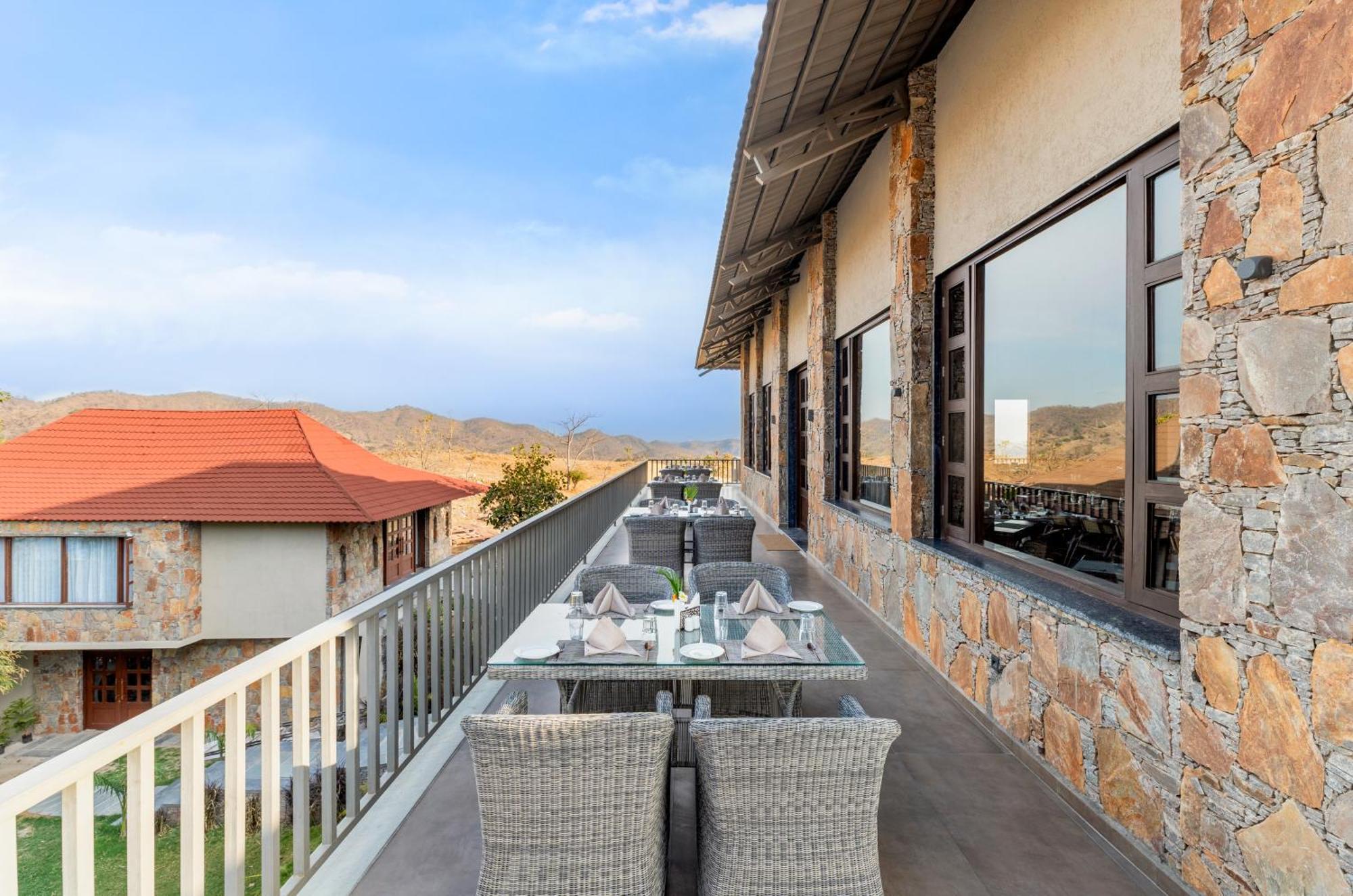 Sajjan Bagh Resort 5*