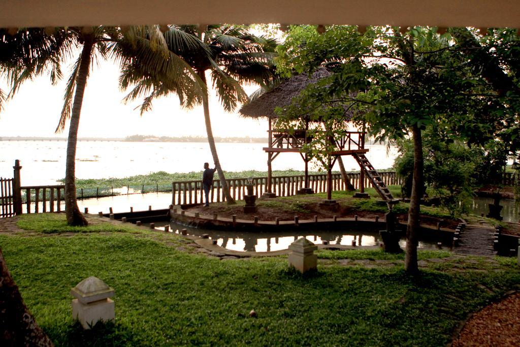 Cloud 9 Holidays Lake