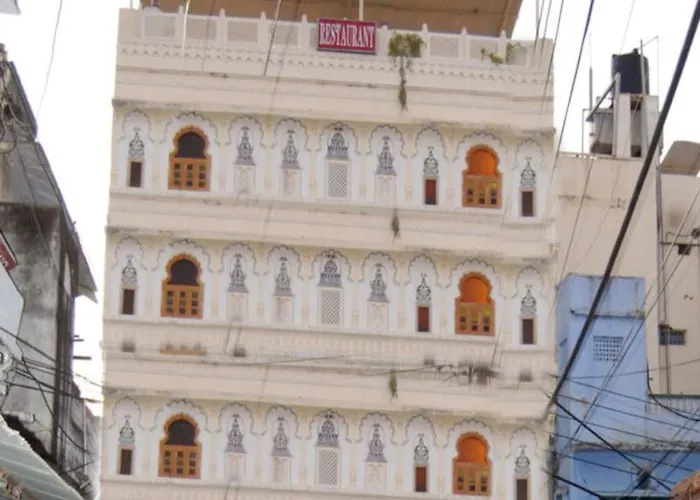 Hotel Lake Ghat Palace