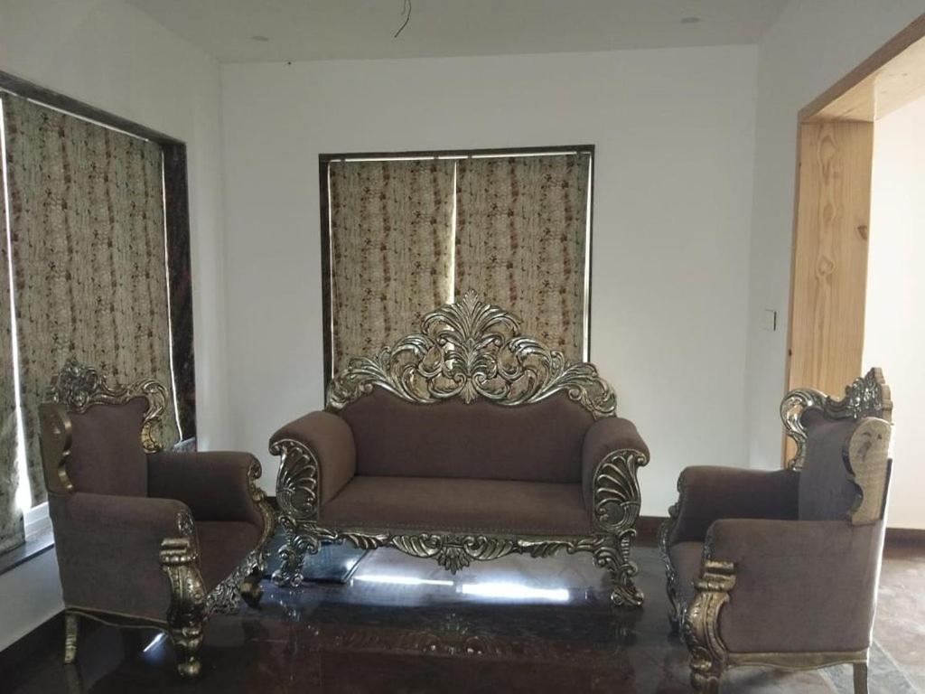 Golden Hands - Palace Raj Kumbha Hotel 3*