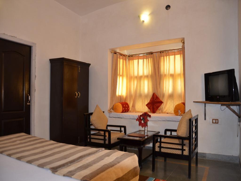 Kumbhal Palace 2*