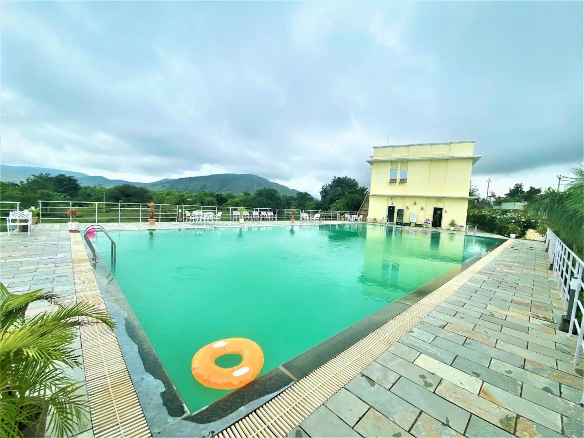 Alcor Resort