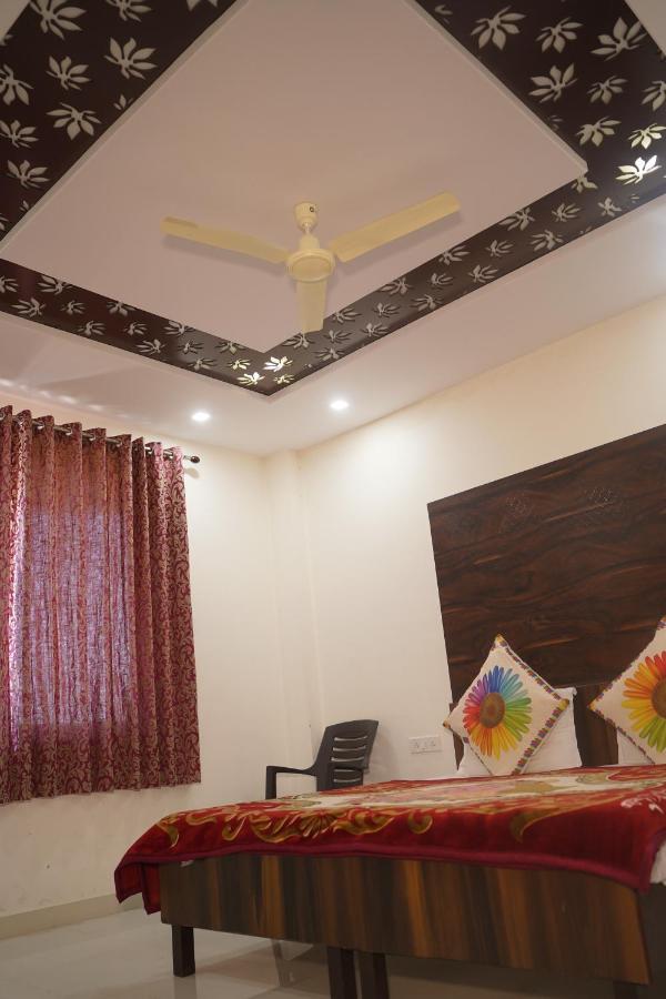 Raj Palace Hotel 3*