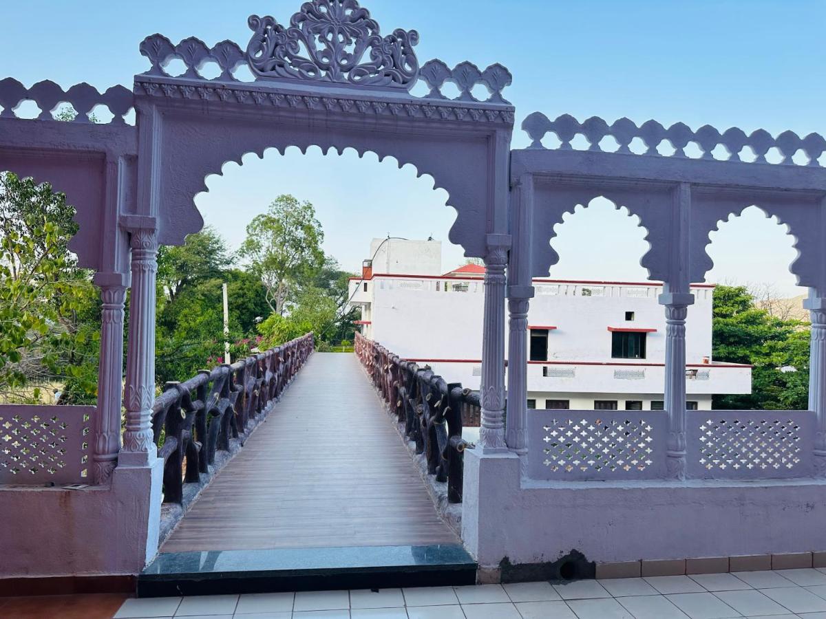 Resort The Lal Bagh
