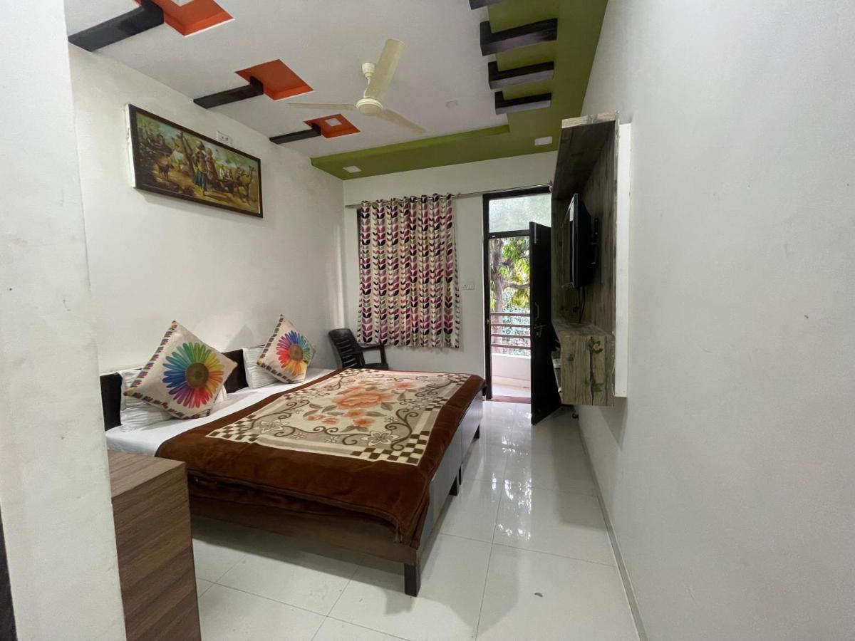Raj Palace Hotel 3*
