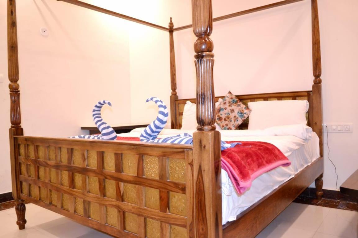 Rudraksha & Restaurant Hotel