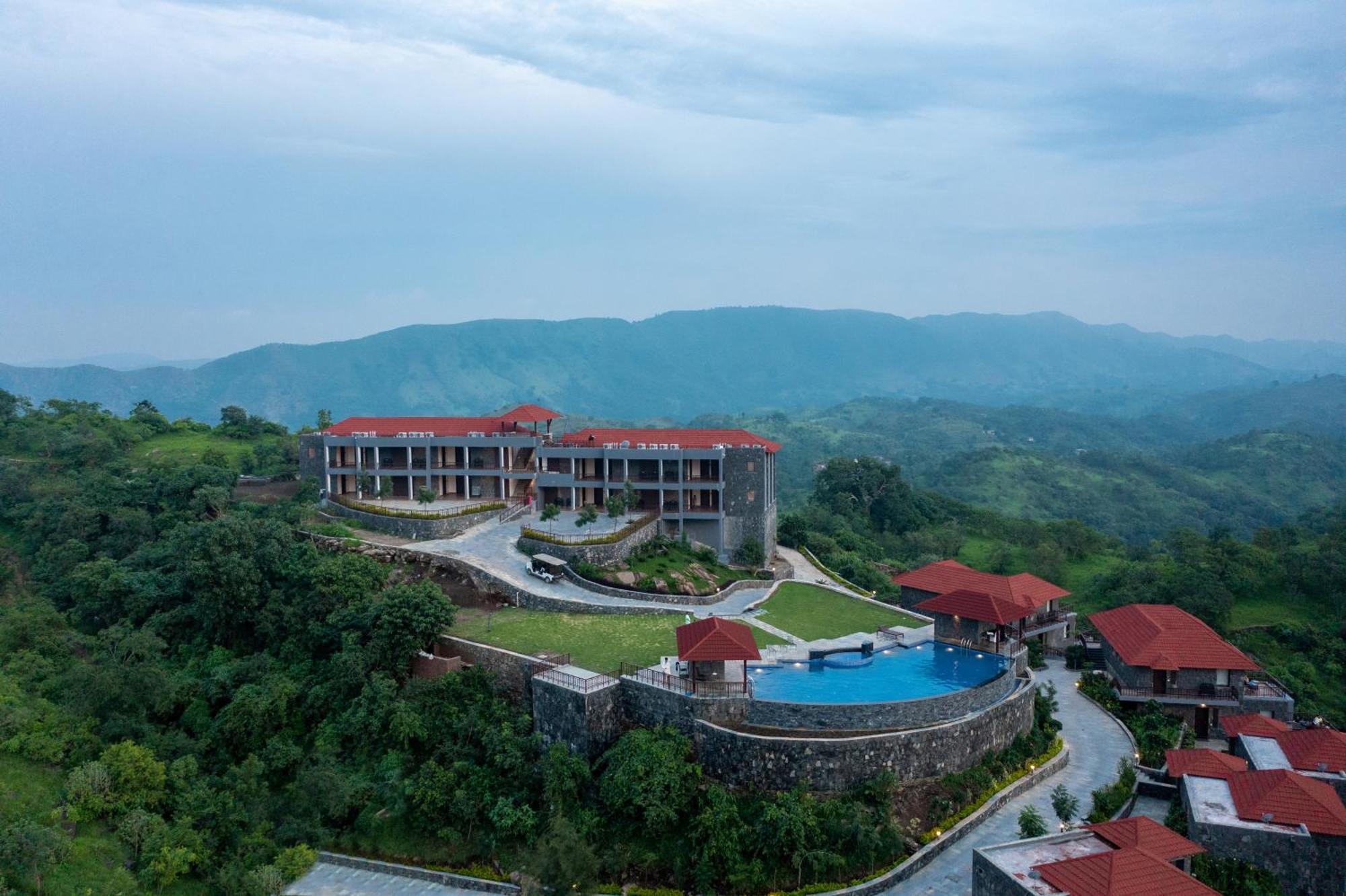 Resort Mahua Bagh 4*