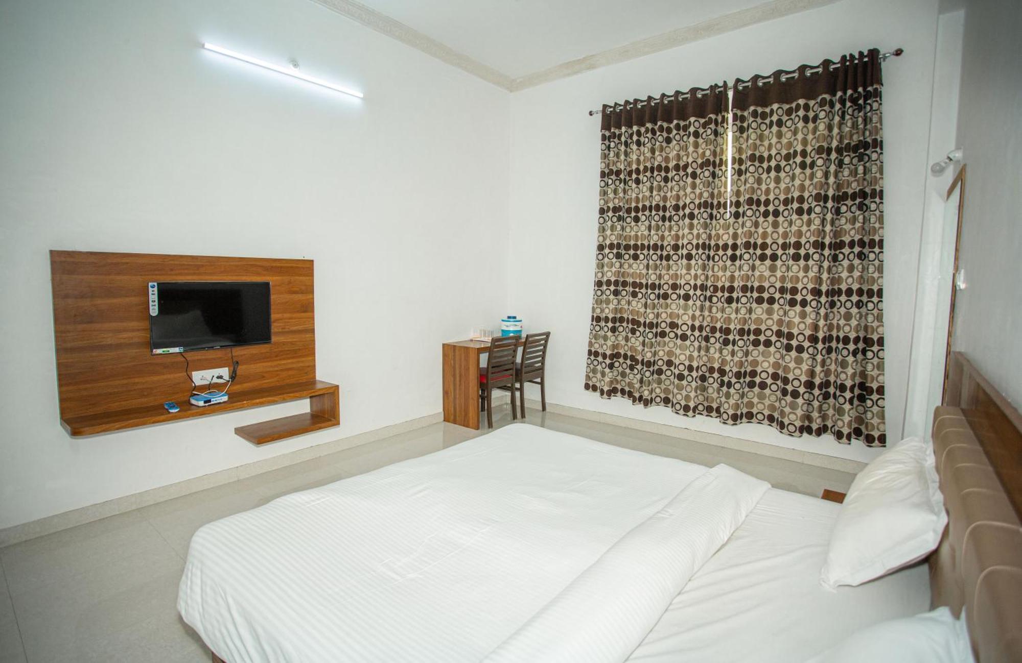 Lb The Amar Palace