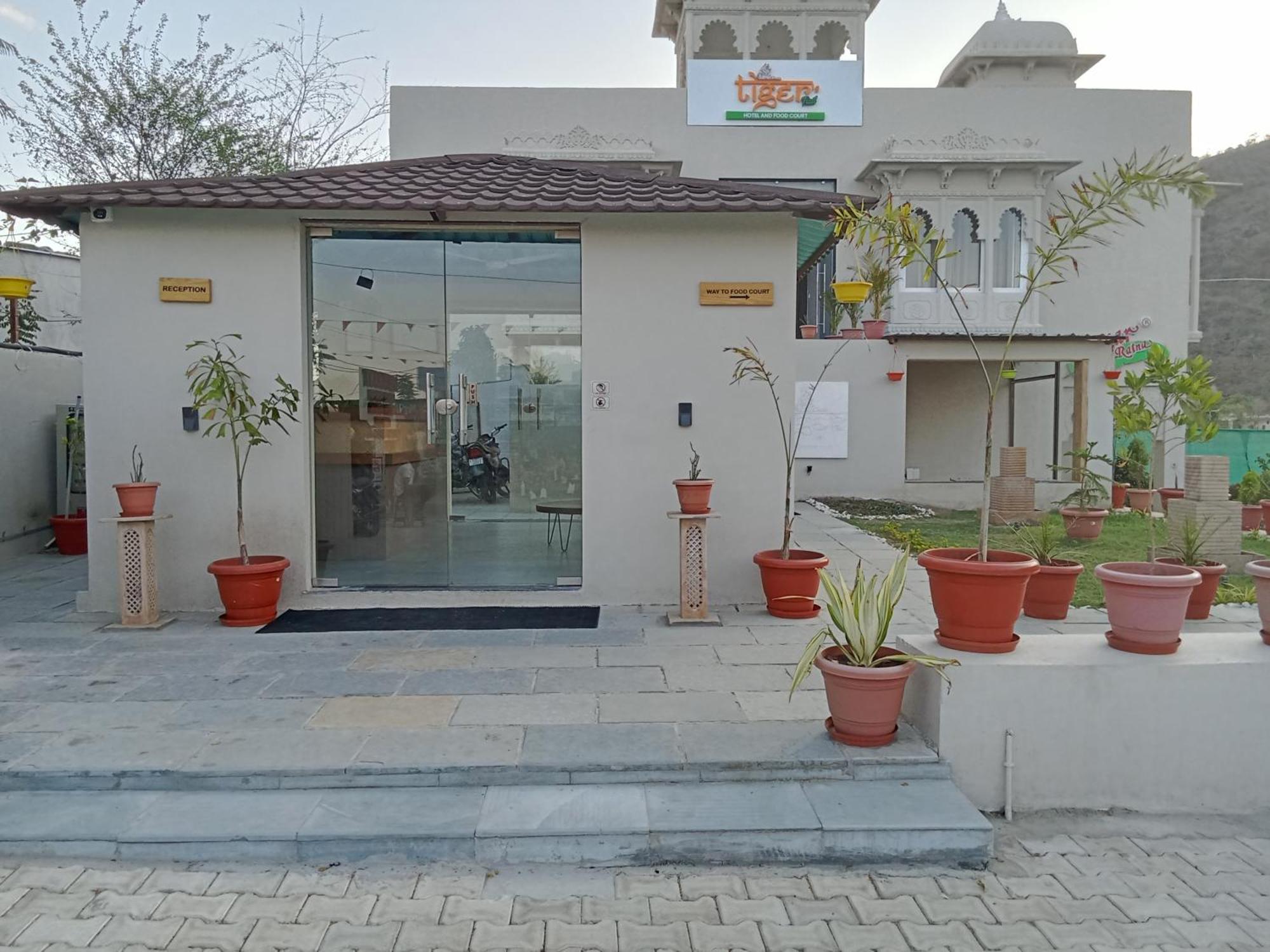 Hotel Tiger's Trail & Food Court 3*