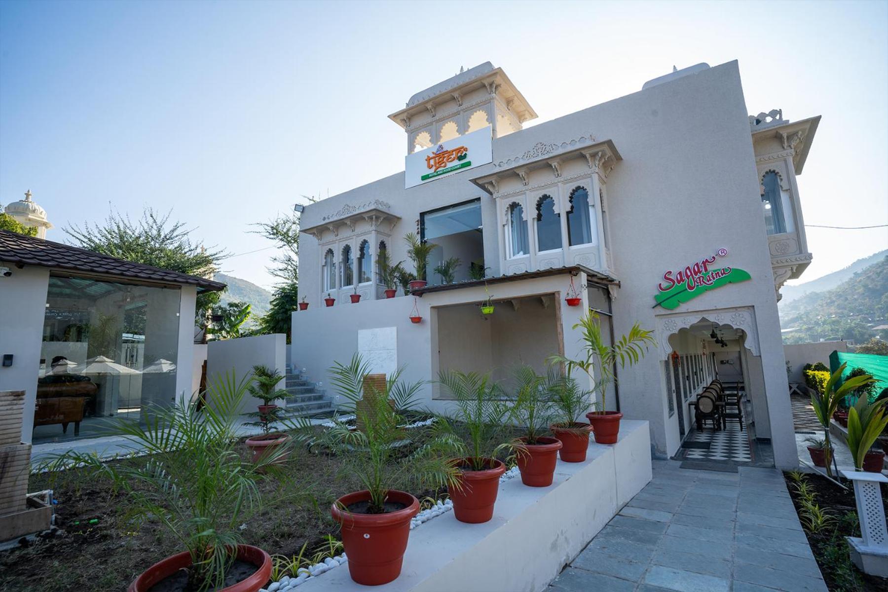 Tiger's Trail & Food Court Hotel