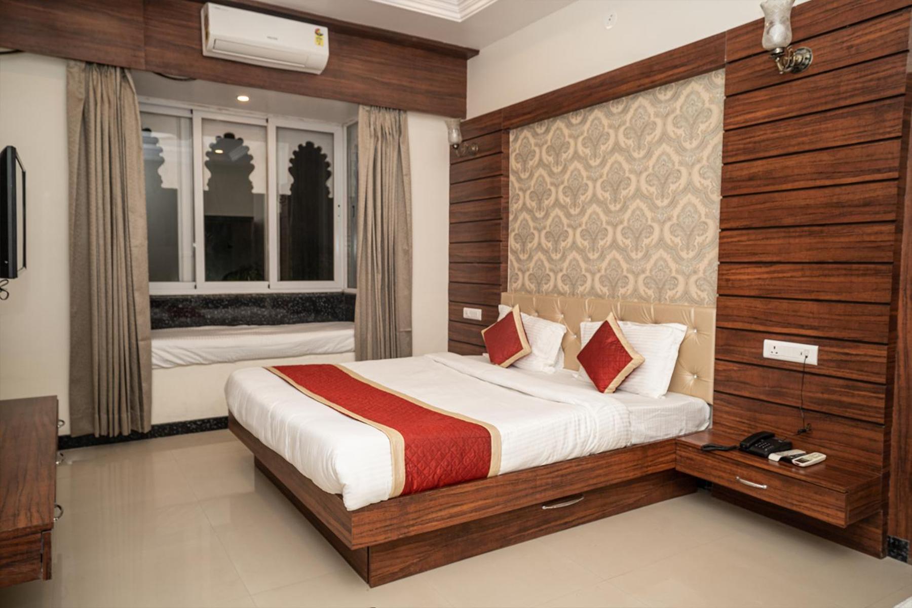 Tiger's Trail & Food Court Hotel