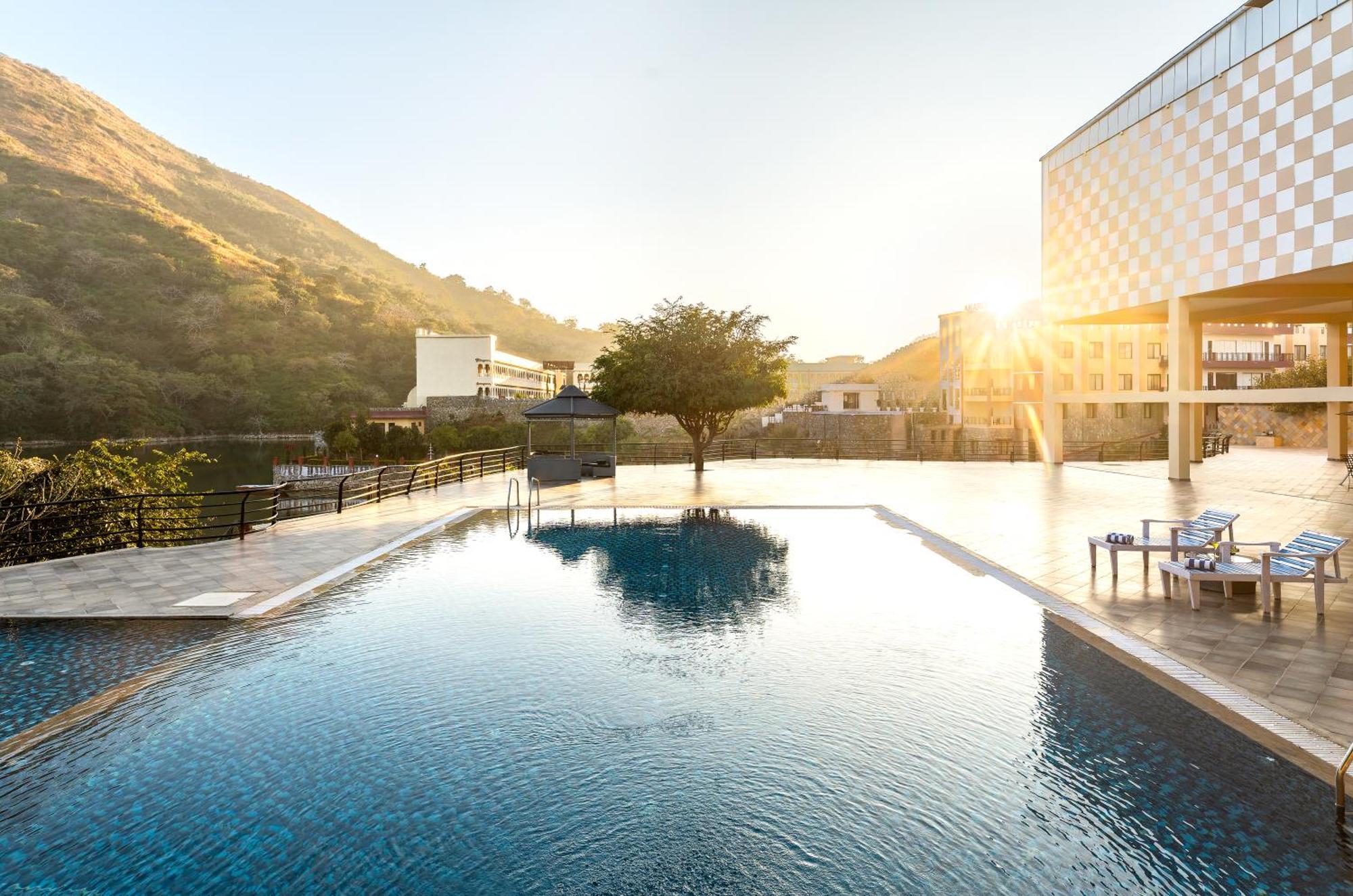 Resort Via Lakhela &