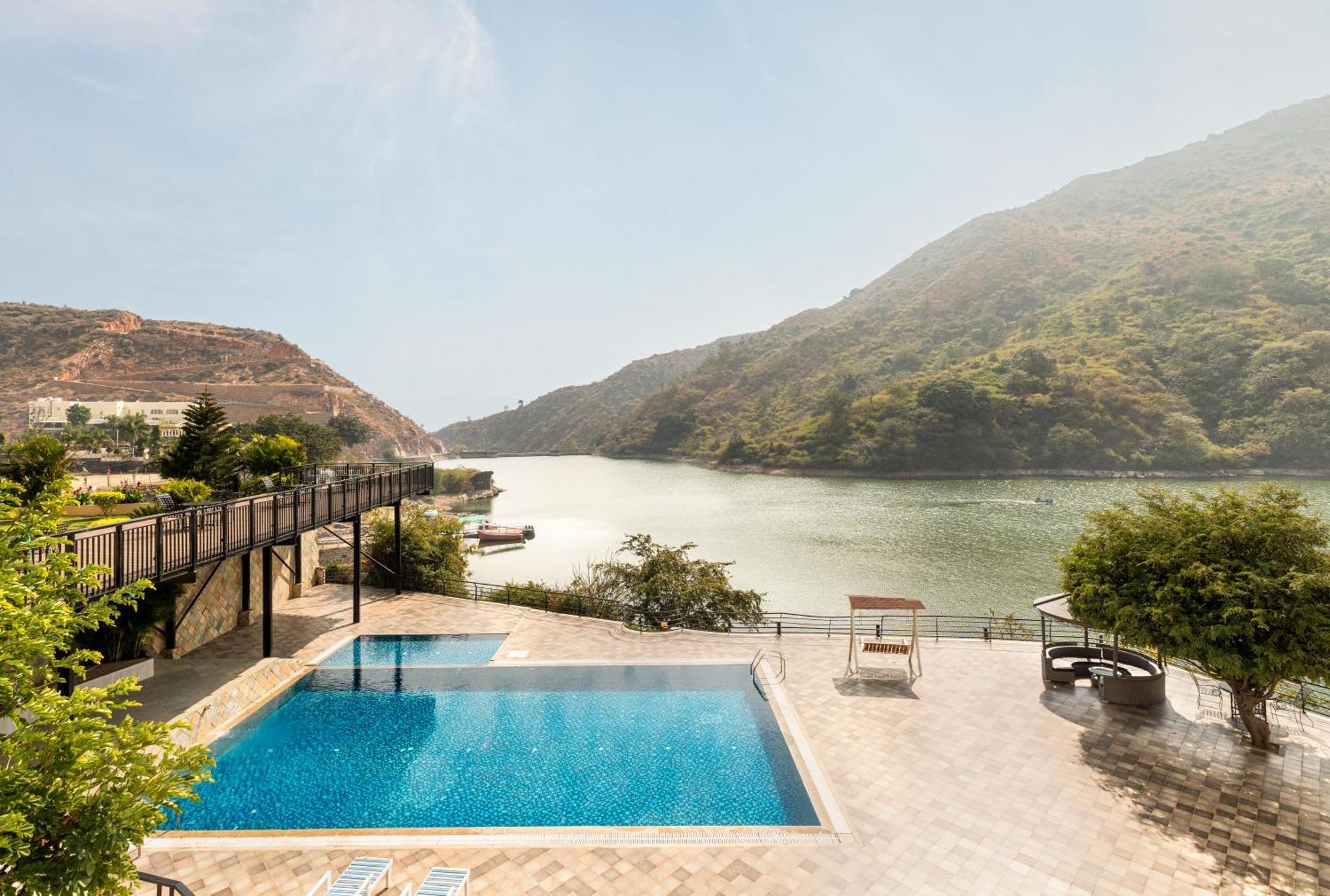 Via Lakhela & Resort 3*