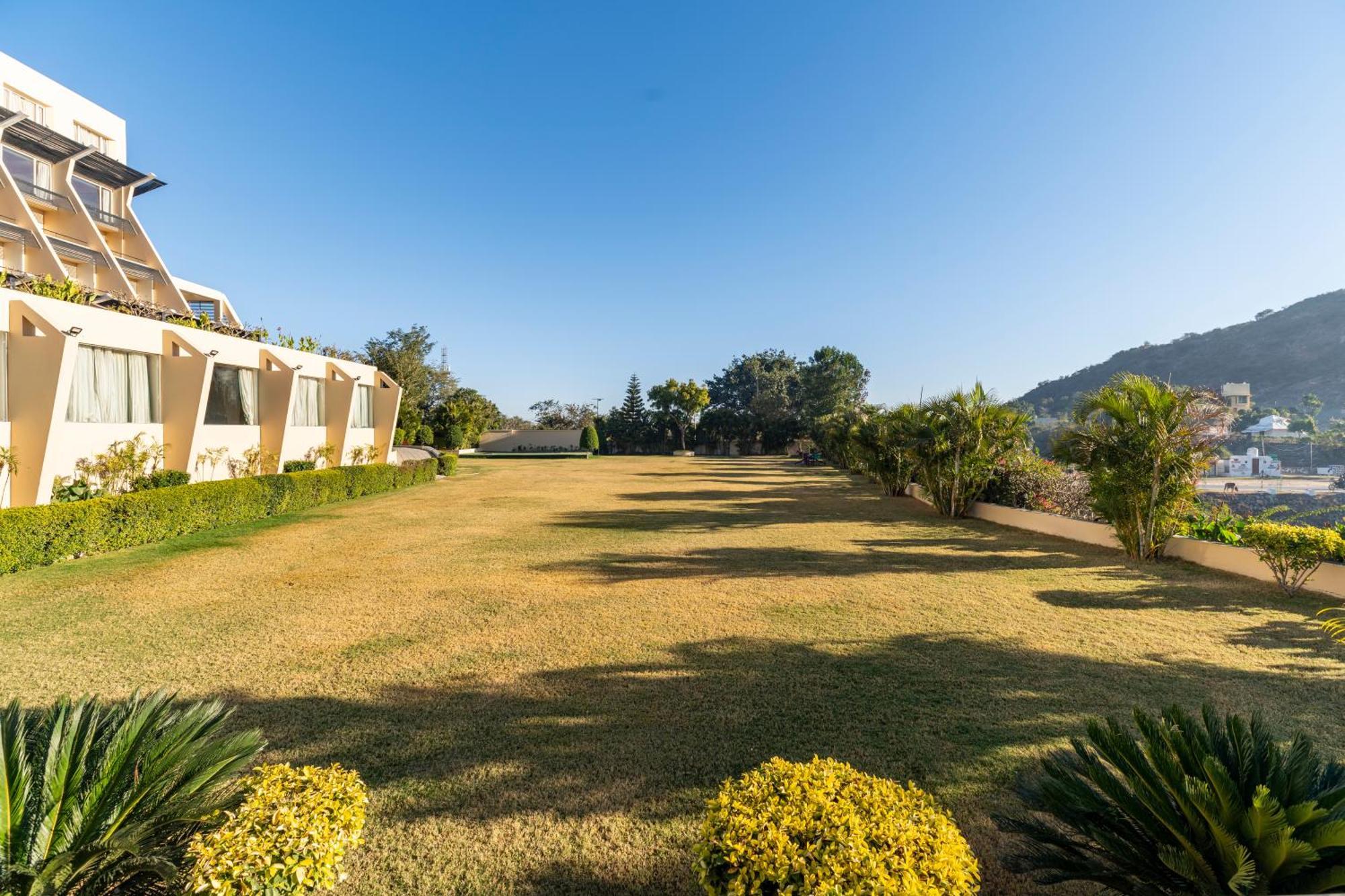 Via Lakhela & Resort 3*