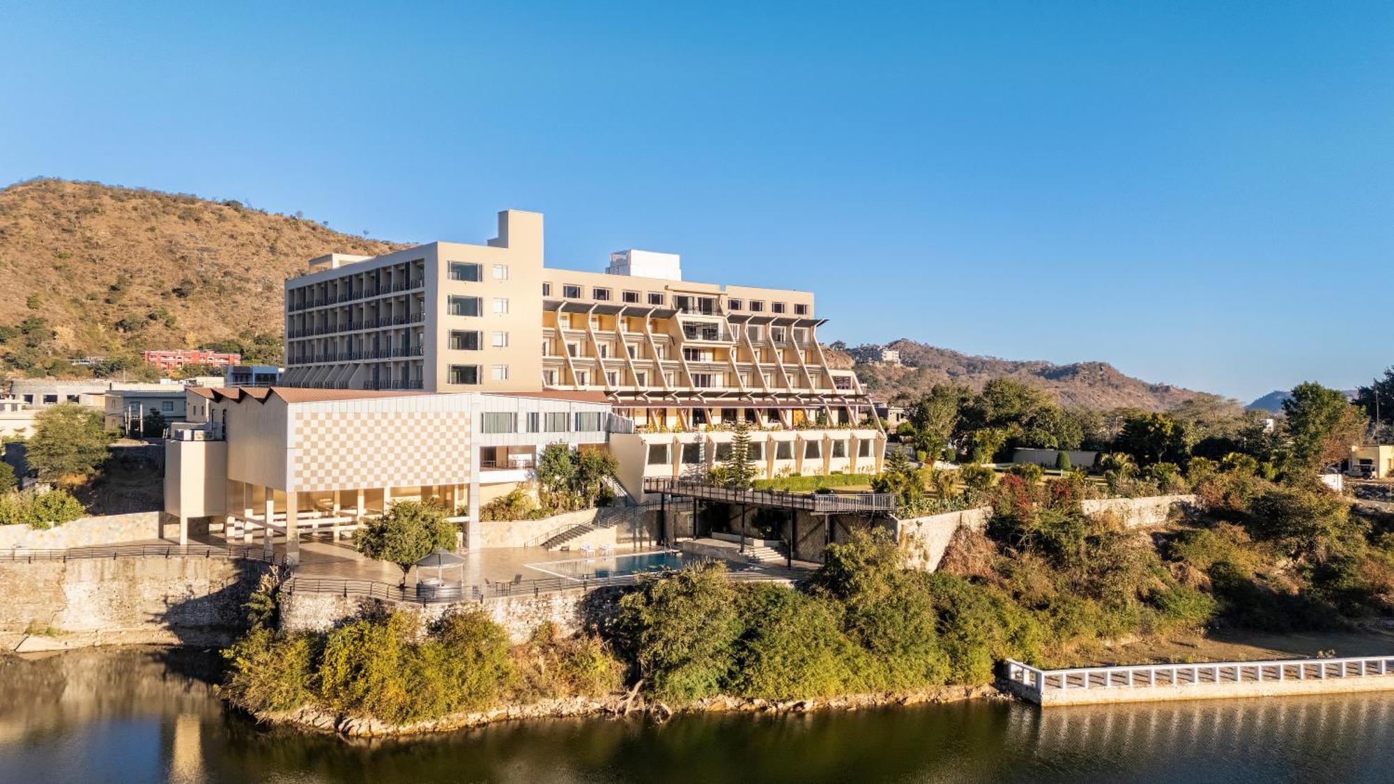 Resort Via Lakhela & 3*