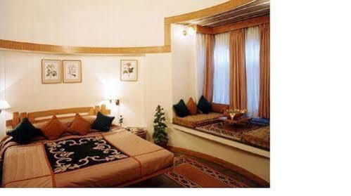 The Aodhi By Hrh Group Of 4*