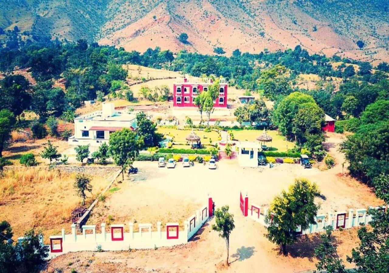 Resort The Lal Bagh 3*